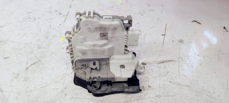 ZAMEK DRZWI PRAWY TYŁ AUDI A1 8X0839016E 5 PIN