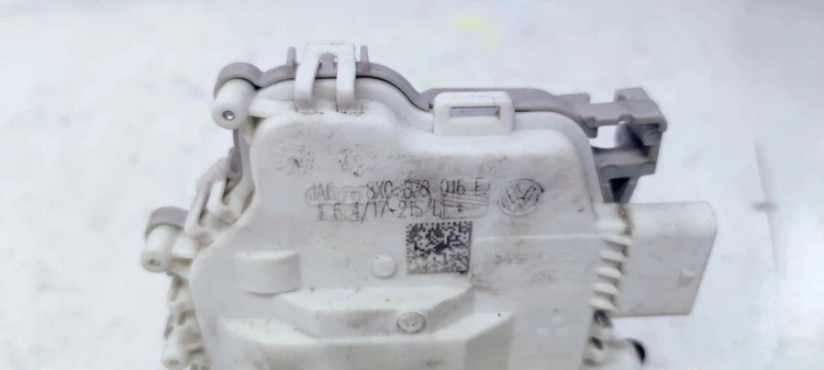 ZAMEK DRZWI PRAWY TYŁ AUDI A1 8X0839016E 5 PIN