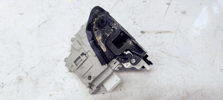 ZAMEK DRZWI PRAWY TYŁ AUDI A1 8X0839016E 5 PIN