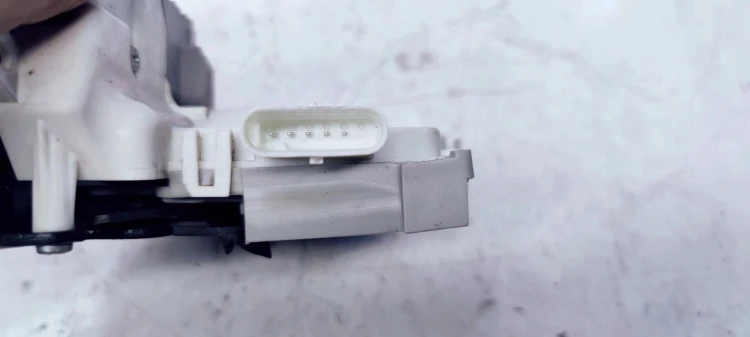 ZAMEK DRZWI PRAWY TYŁ AUDI A1 8X0839016E 5 PIN