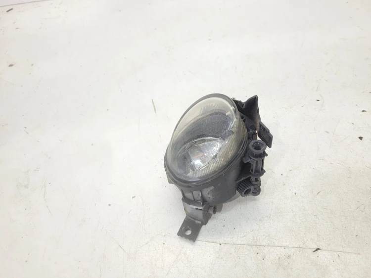 HALOGEN LAMPA PRZECIWMGIELNA PRAWY PRZÓD AUDI A3 8P A4 B7 8E0941700 1/26