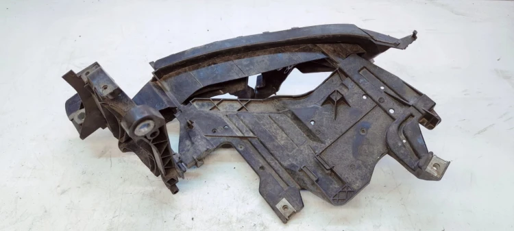 ŚLIZG UCHWYT MOCOWANIE REFLEKTORA PRAWY AUDI A4 B8 8K0805608C *2*