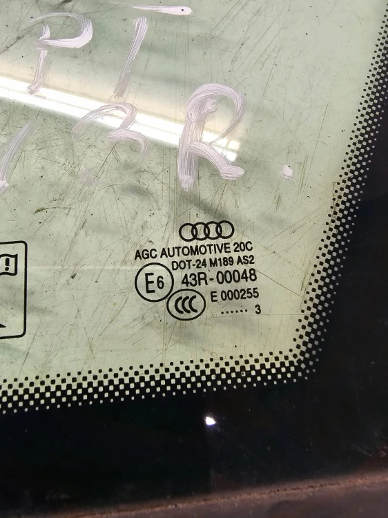 SZYBA KAROSERYJNA PRAWY TYŁ AUDI Q3 8U 2013R