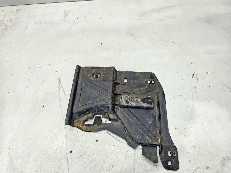 OSŁONA PŁYTA PODWOZIA PRAWA PRZEDNIA AUDI A3 8V 5Q0825272A