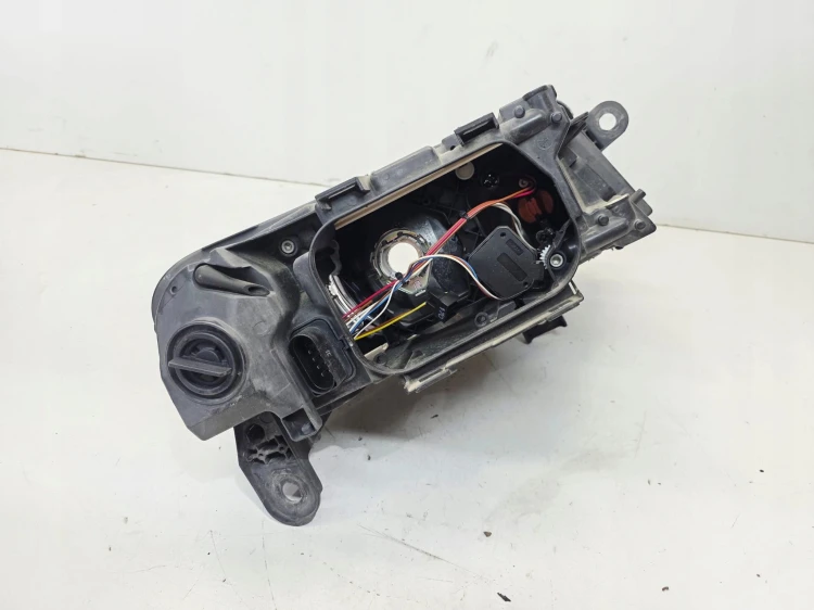 REFLEKTOR LAMPA LEWY PRZÓD AUDI A6 C6 LIFT 4F0941003BK UK