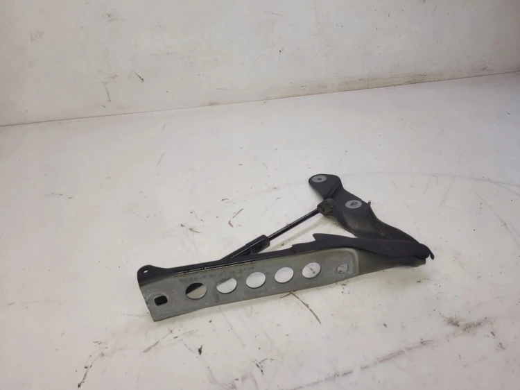 ZAWIAS MASKI LEWY AUDI A8 D4 4H0823301D LY8X