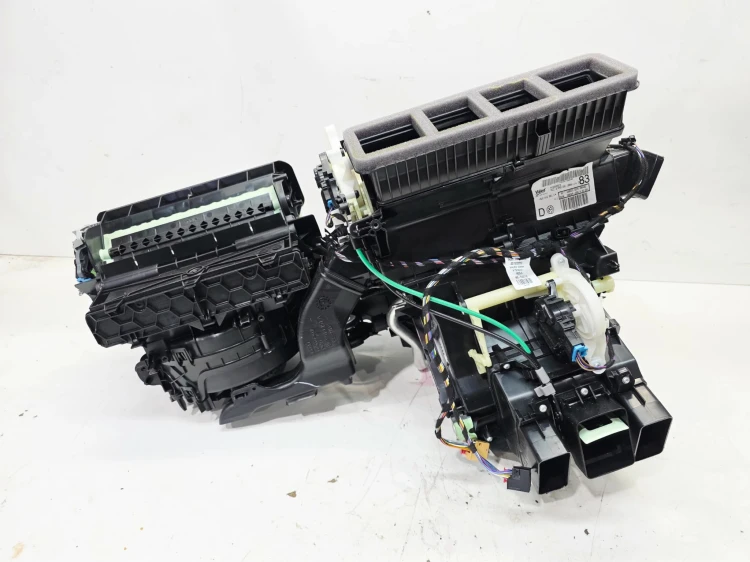 NAGRZEWNICA KOMPLETNA AUDI A3 8Y VOLKSWAGEN SEAT SKODA 5WC816001C