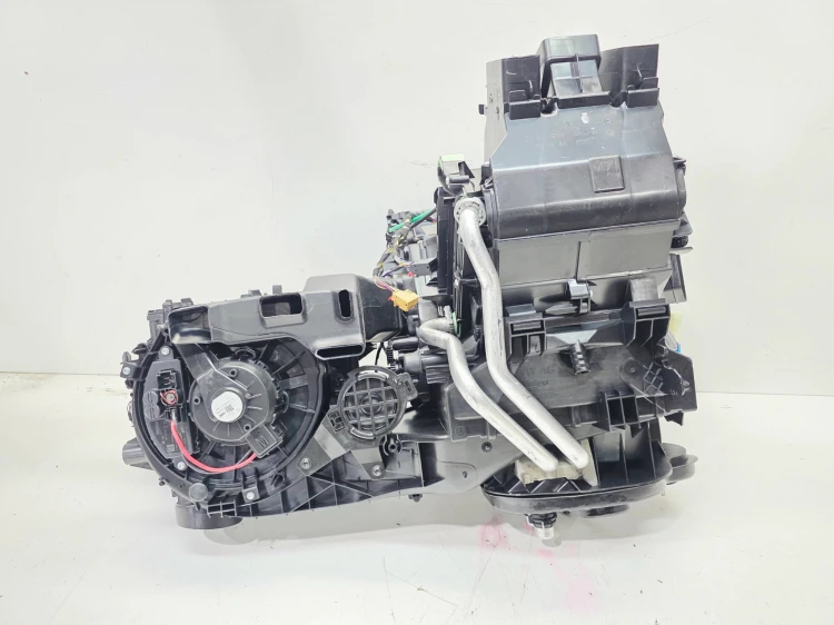 NAGRZEWNICA KOMPLETNA AUDI A3 8Y VOLKSWAGEN SEAT SKODA 5WC816001C