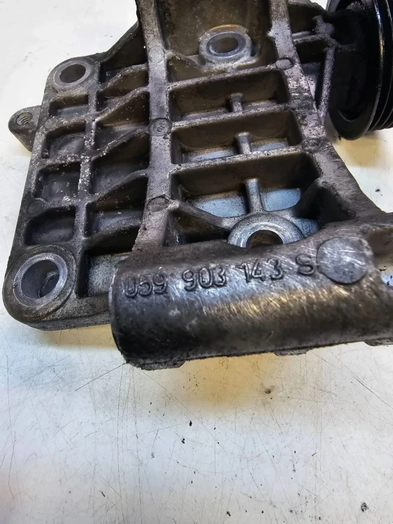 ŁAPA ALTERNATORA AUDI A6 A7 A8 3.0TDI 059903143S