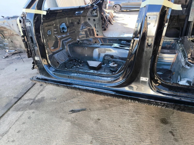 ĆWIARTKA PRÓG CAŁY SŁUPEK A SŁUBEK B AUDI A3 8V SEDAN LEWA STRONA ORYGINAŁ