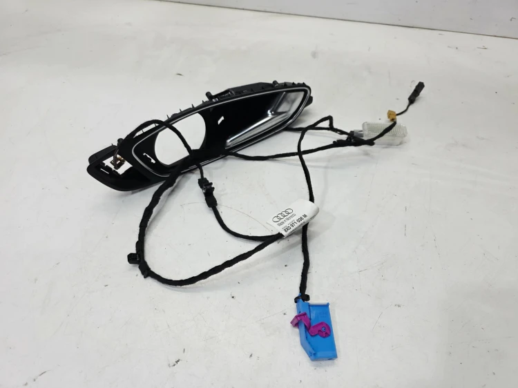 WIĄZKA KLAMKA BOCZKA DRZWI PRAWA AMBIENTE AUDI A1 8X 8X0837020E 8X0971036M