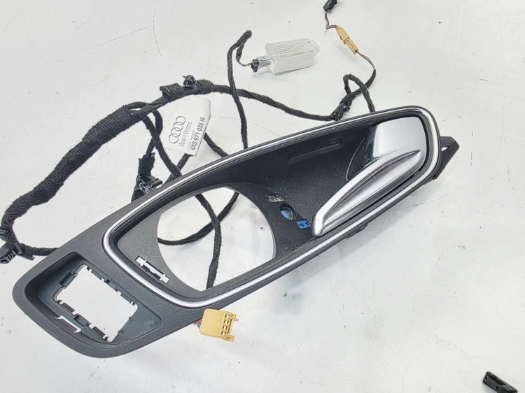 WIĄZKA KLAMKA BOCZKA DRZWI PRAWA AMBIENTE AUDI A1 8X 8X0837020E 8X0971036M
