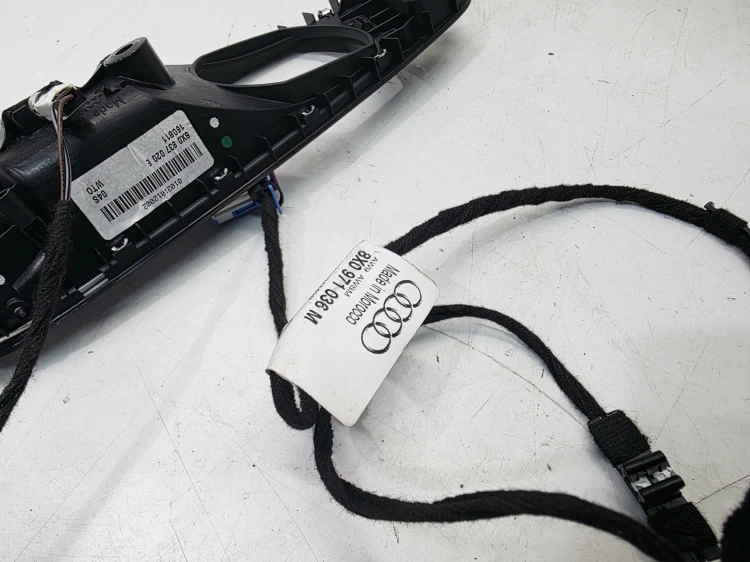 WIĄZKA KLAMKA BOCZKA DRZWI PRAWA AMBIENTE AUDI A1 8X 8X0837020E 8X0971036M
