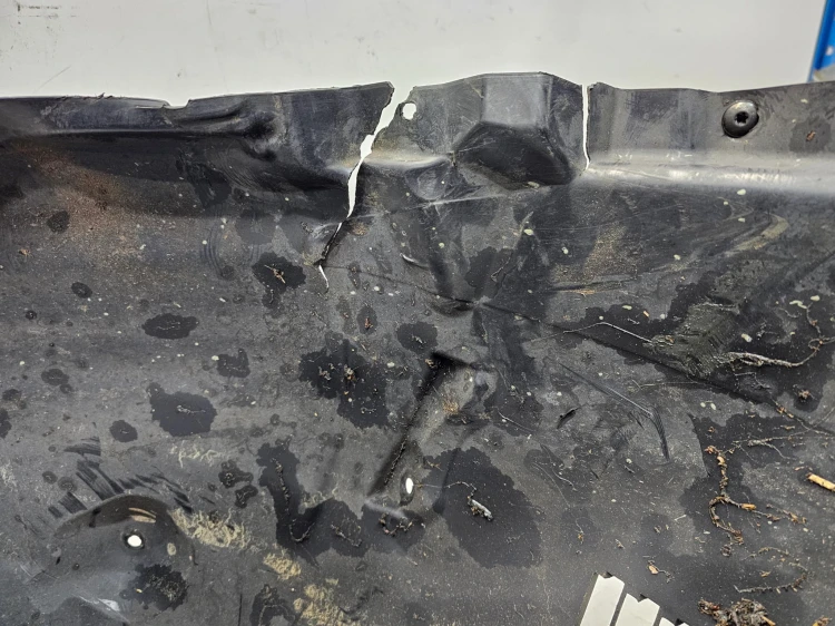 NADKOLE PLASTIKOWE PRAWY PRZÓD AUDI A3 8Y 8Y0821172R