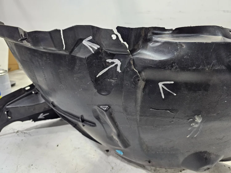 NADKOLE PLASTIKOWE PRAWY PRZÓD AUDI A3 8Y 8Y0821172R