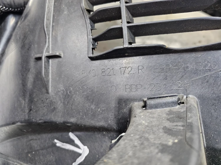 NADKOLE PLASTIKOWE PRAWY PRZÓD AUDI A3 8Y 8Y0821172R