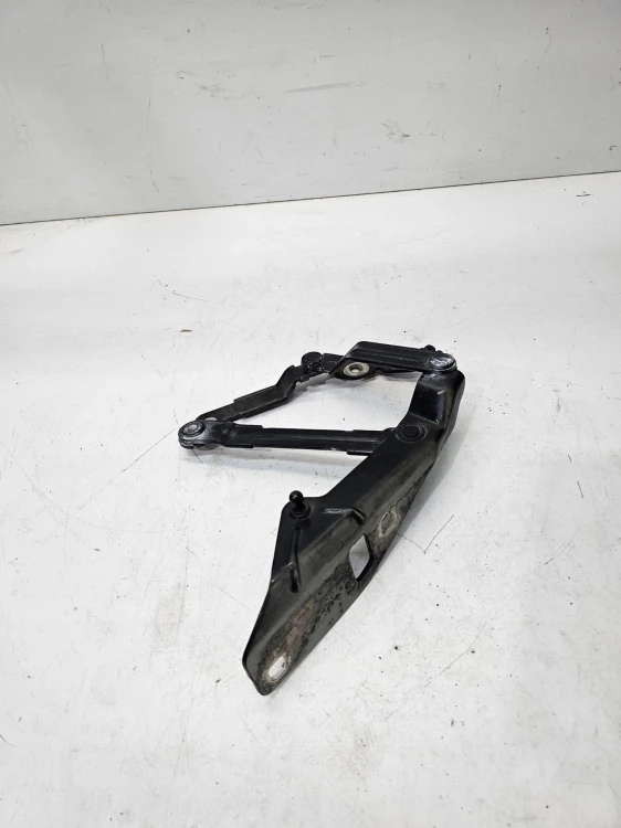 ZAWIAS MASKI PRAWY AUDI TT 8J 8J0823302H ORYGINAŁ