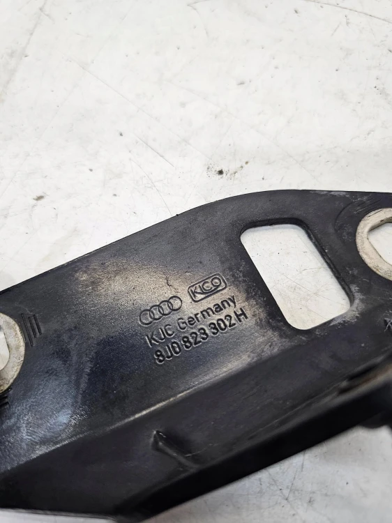 ZAWIAS MASKI PRAWY AUDI TT 8J 8J0823302H ORYGINAŁ