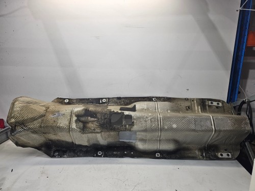 OSŁONA TERMICZNA TUNELU WYDECHU AUDI A3 8P R32 1K0825661K