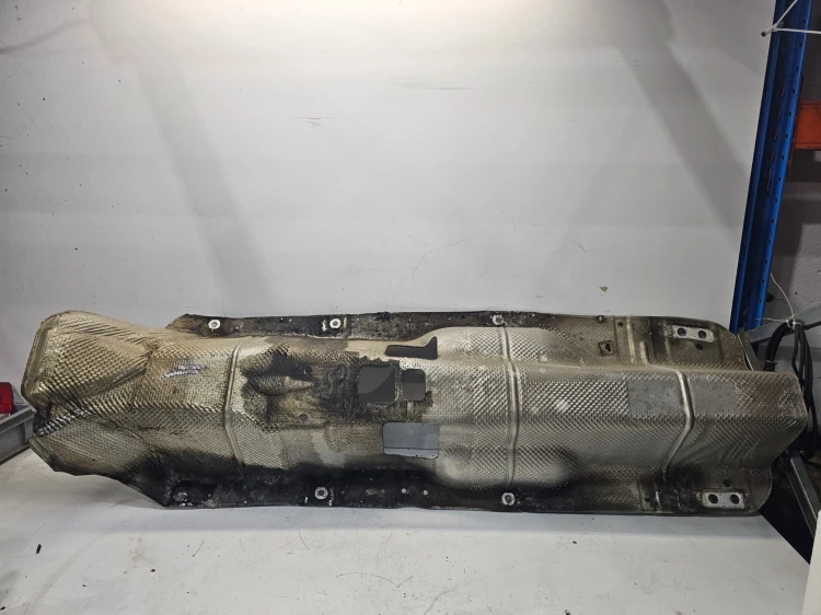 OSŁONA TERMICZNA TUNELU WYDECHU AUDI A3 8P R32 1K0825661K