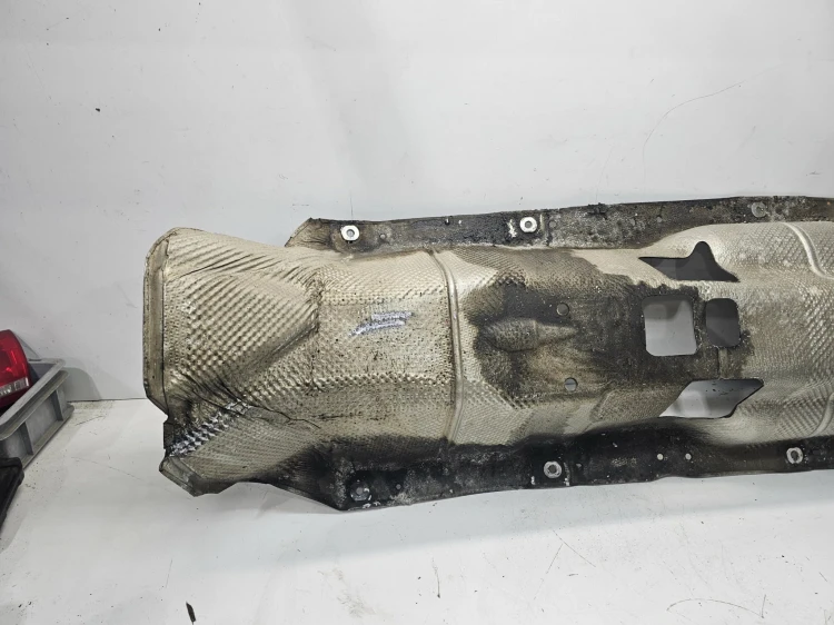 OSŁONA TERMICZNA TUNELU WYDECHU AUDI A3 8P R32 1K0825661K