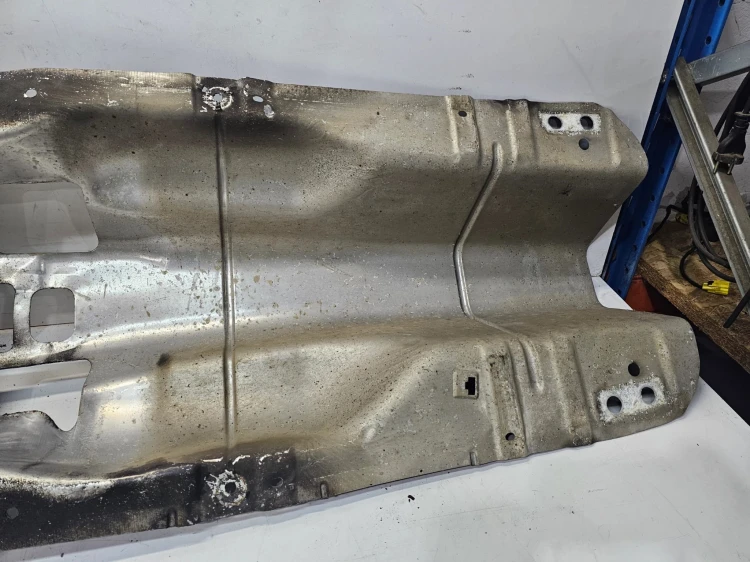 OSŁONA TERMICZNA TUNELU WYDECHU AUDI A3 8P R32 1K0825661K