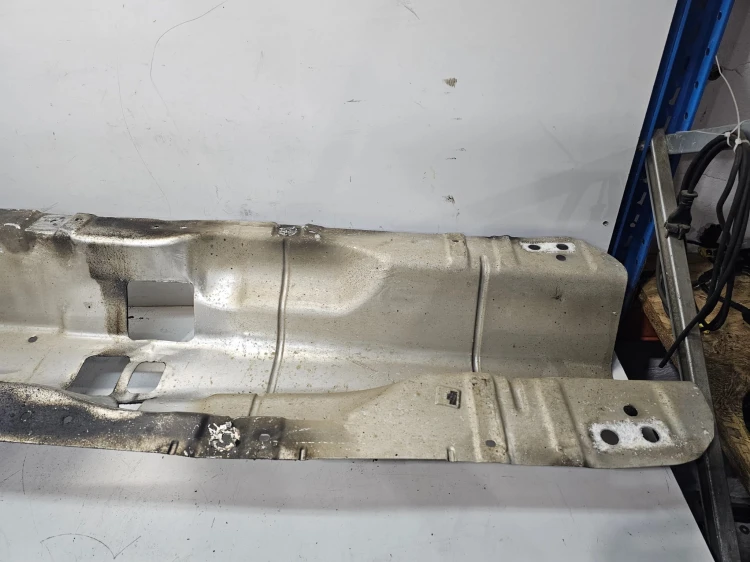 OSŁONA TERMICZNA TUNELU WYDECHU AUDI A3 8P R32 1K0825661K