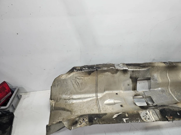 OSŁONA TERMICZNA TUNELU WYDECHU AUDI A3 8P R32 1K0825661K