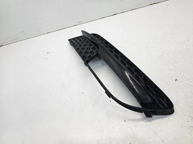 KRATKA ATRAPA ZDERZAKA PRAWA AUDI A5 8T LIFT 8T0807682H