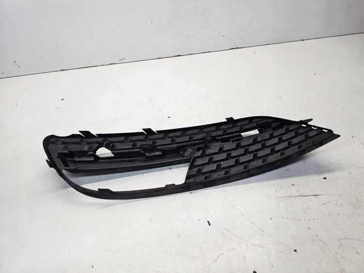 KRATKA ATRAPA ZDERZAKA PRAWA AUDI A5 8T LIFT 8T0807682H