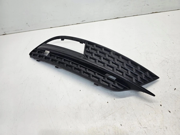 KRATKA ATRAPA ZDERZAKA PRAWA AUDI A5 8T LIFT 8T0807682H
