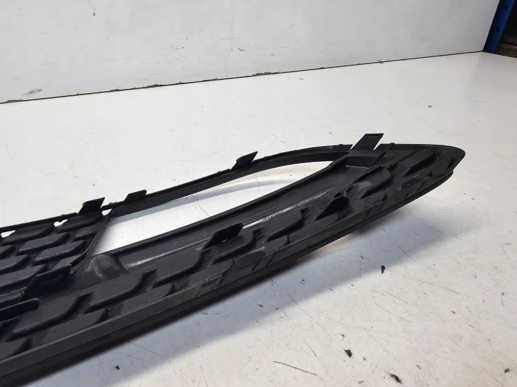 KRATKA ATRAPA ZDERZAKA PRAWA AUDI A5 8T LIFT 8T0807682H