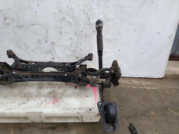 SANKI WÓZEK TYŁ BELKA KOMPLET AUDI A3 8V SEDAN VW SEAT 3Q0505315L