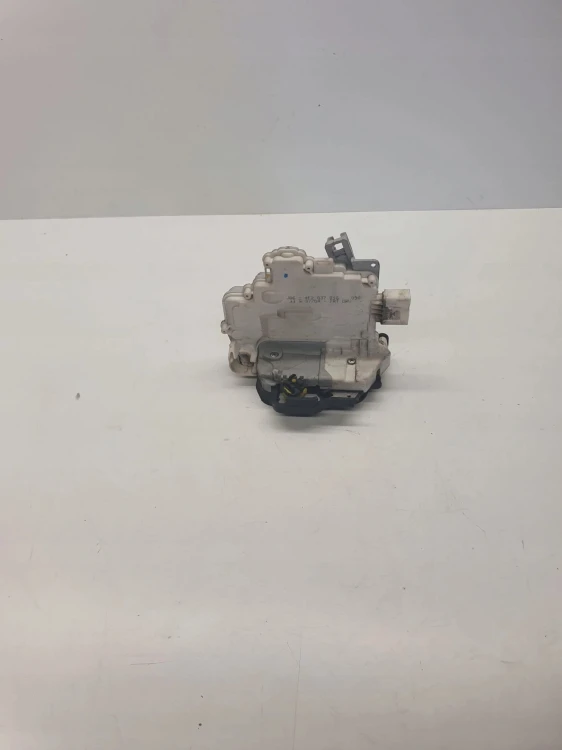 ZAMEK DRZWI PRAWY PRZÓD AUDI A6 C6 4F2837016 UK