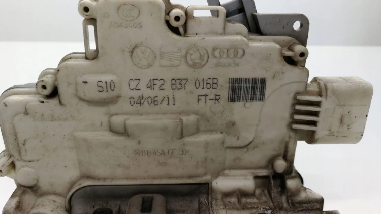 ZAMEK DRZWI PRAWY PRZÓD AUDI A6 C6 4F2837016B UK