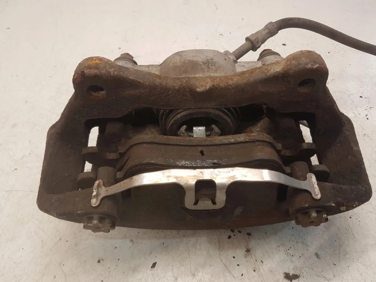 ZACISK HAMULCOWY LEWY PRZÓD AUDI A4 B8 A5 8K0105P