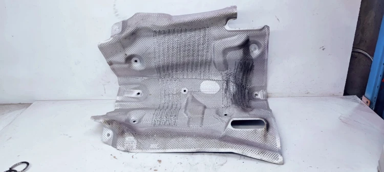 OSŁONA TERMICZNA WYDECHU AUDI A8 D4 4H0825661D