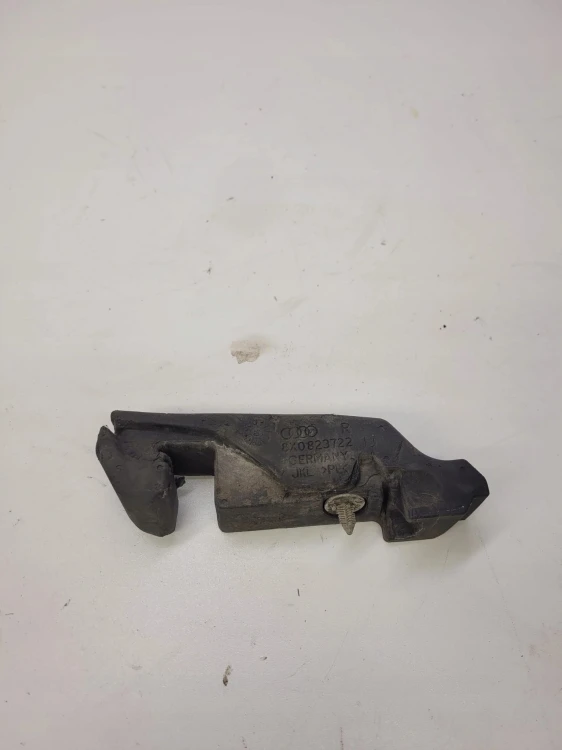 PIANKA WYGŁUSZENIE BŁOTNIKA AUDI A1 8X 8X0823722