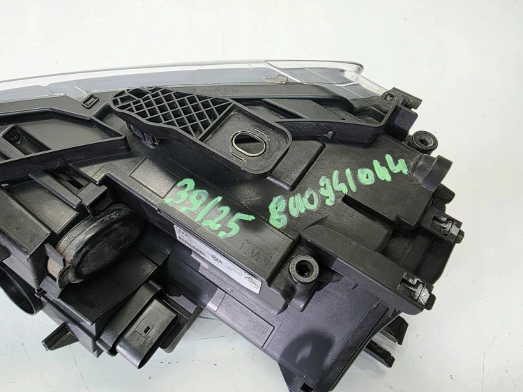 REFLEKTOR LAMPA PRAWY PRZÓD BI XENON LED AUDI Q3 8U 8U0941044 EU 39/25