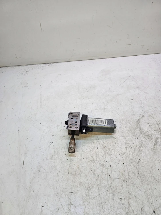 SILNICZEK REGULACJI FOTELA PRAWY AUDI A3 A4 A5 A6 A7 988582-104