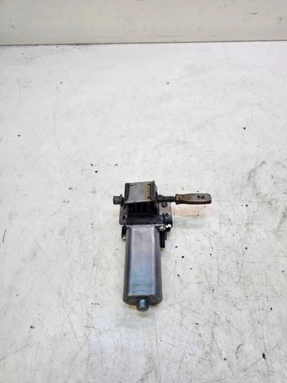 SILNICZEK REGULACJI FOTELA PRAWY AUDI A3 A4 A5 A6 A7 988582-104