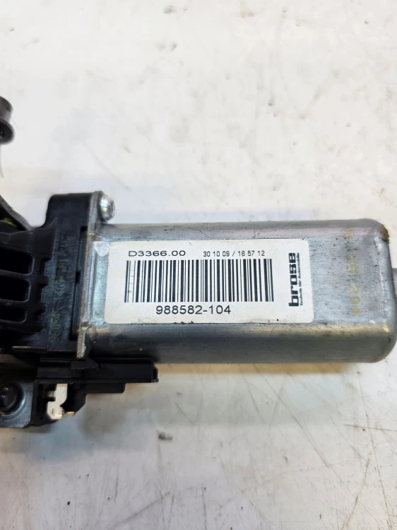 SILNICZEK REGULACJI FOTELA PRAWY AUDI A3 A4 A5 A6 A7 988582-104