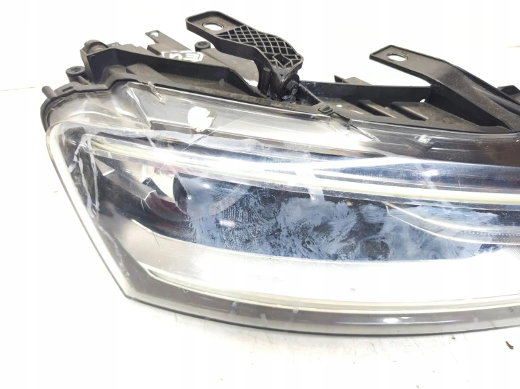 REFLEKTOR LAMPA PRAWY PRZÓD XENON LED AUDI Q3 8U 8U0941006 EU USZKODZONA