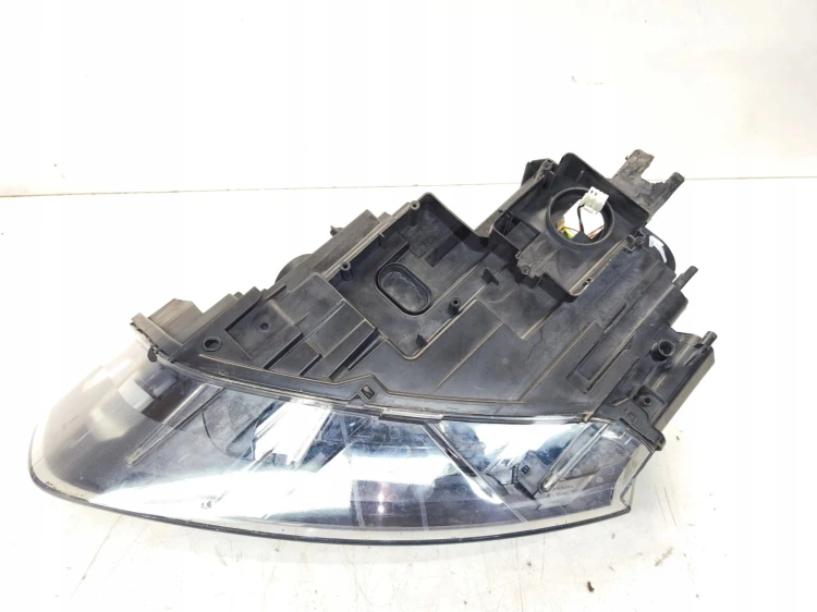 REFLEKTOR LAMPA PRAWY PRZÓD XENON LED AUDI Q3 8U 8U0941006 EU USZKODZONA