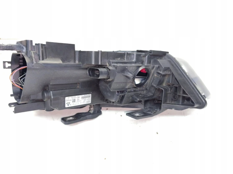 REFLEKTOR LAMPA PRAWY PRZÓD XENON LED AUDI Q3 8U 8U0941006 EU USZKODZONA
