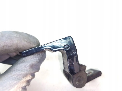 ZAWIAS DRZWI PRAWY AUDI A4 B9 8W0833404A
