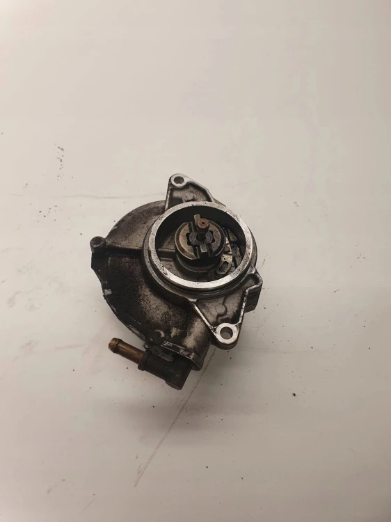 POMPA VACUM AUDI A6 C6 3.0 TDI BMK ASB 057145100AF