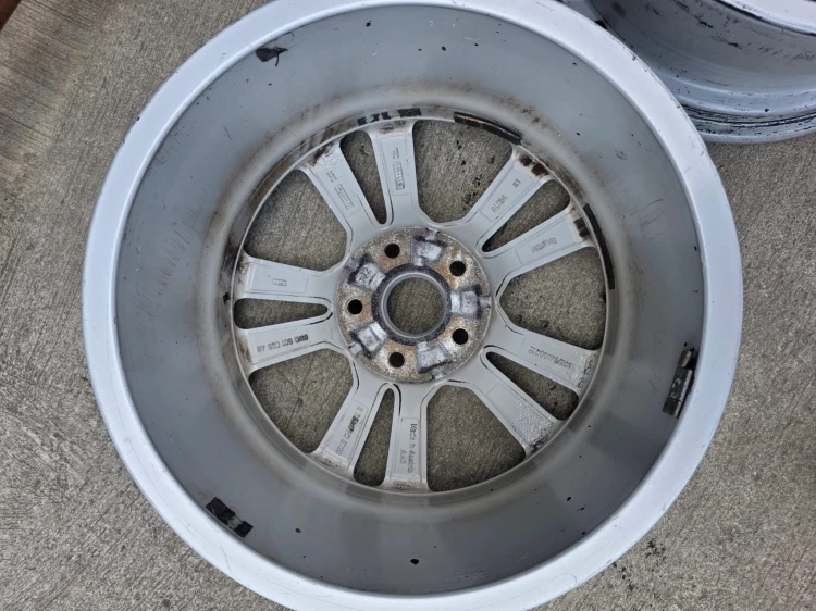 FELGA FELGI KOMPLET SKODA AUDI A4 B9 A5 8W 7.5J R17 ET29 8W0601025AG 15/26
