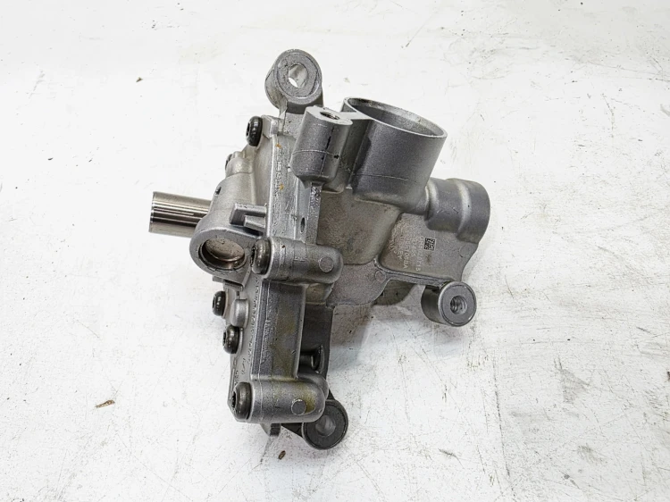 POMPA OLEJU AUDI A4 B8 A5 8T Q5 A6 C7 A7 3.0 TFSI 06E115105
