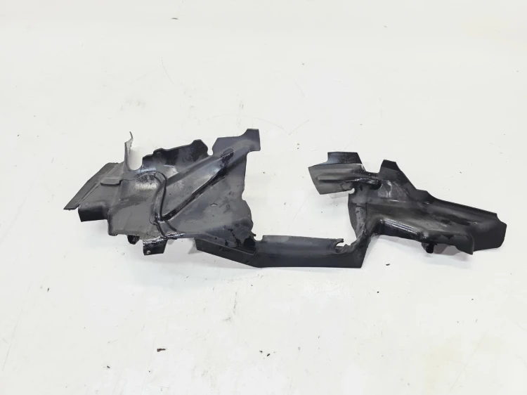 KIEROWNICA POWIETRZA PRAWA AUDI A3 8V 8V0121284